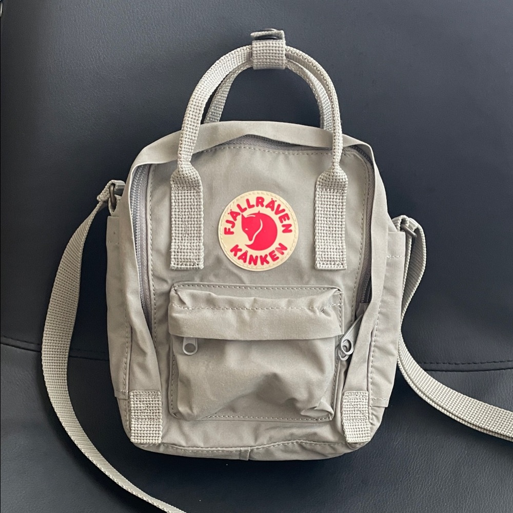 FJALLRAVEN Kånken Sling Crossbody Bag